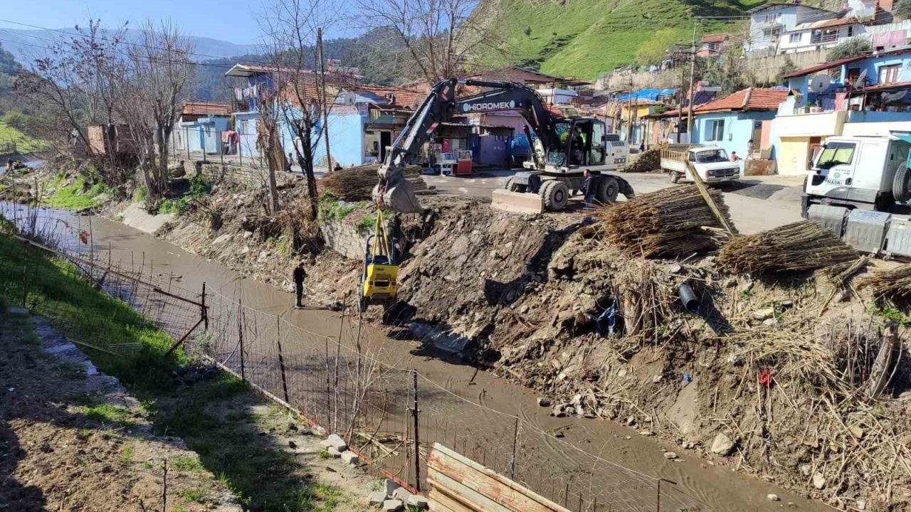 MASKİ, Salihli’deki dereyi temizledi