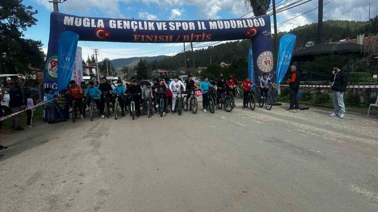 Ula’da 150 sporcu ile bisiklet yarışması gerçekleştirildi