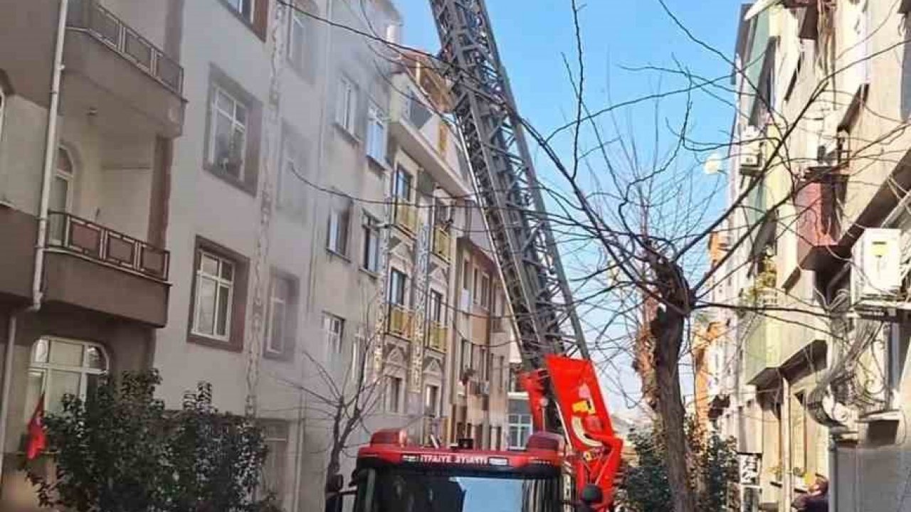 Bayrampaşa’da 4 katlı binada yangın çıktı: İçeride mahsur kalan 1 kişi ağır yaralandı