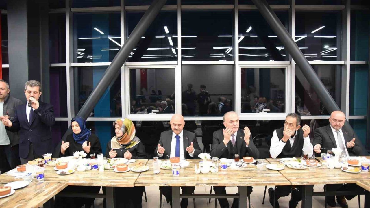 Düzce Üniversitesi mensupları iftarda buluştu