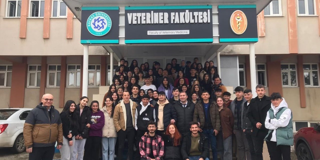 Öğrenciler Kafkas Üniversitesi’ni gezdi