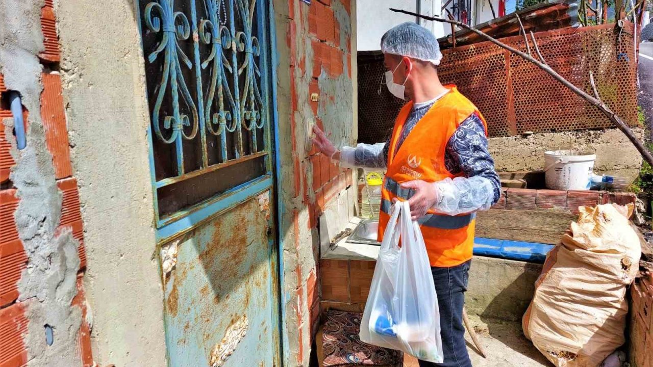 Altınordu’da günlük 10 bin kişiye iftar yemeği