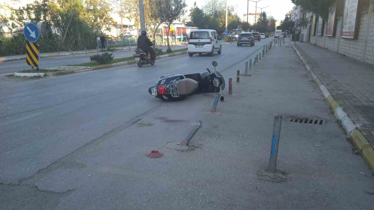 Otomobille çarpışan motosiklet sürücüsü yaralandı