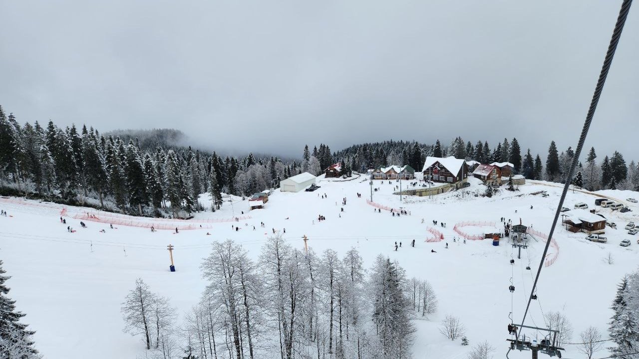 Artvin Atabarı Kayak Merkezinin eşsiz kar manzarası havadan görüntülendi