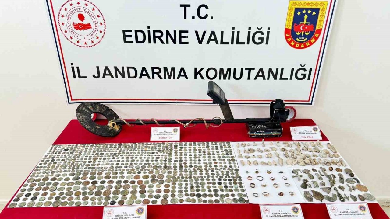 Edirne’de kaçakçılık operasyonu: 1085 tarihi eser ele geçirildi