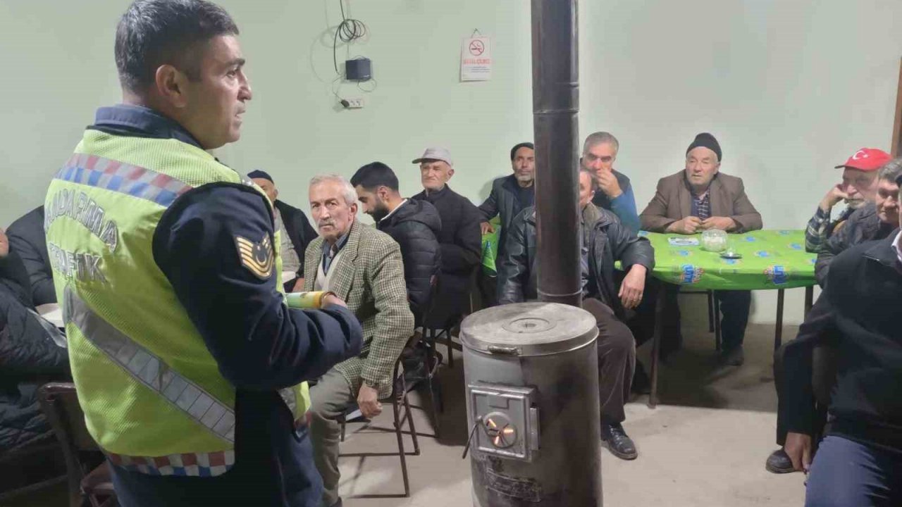 Aslanapa’da jandarmadan vatandaşlara trafik eğitimi