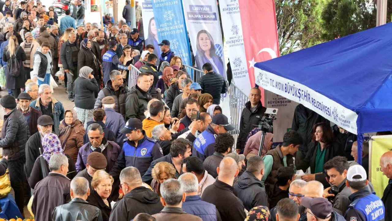 Başkan Çerçioğlu, Atça’da vatandaşlara fide dağıttı