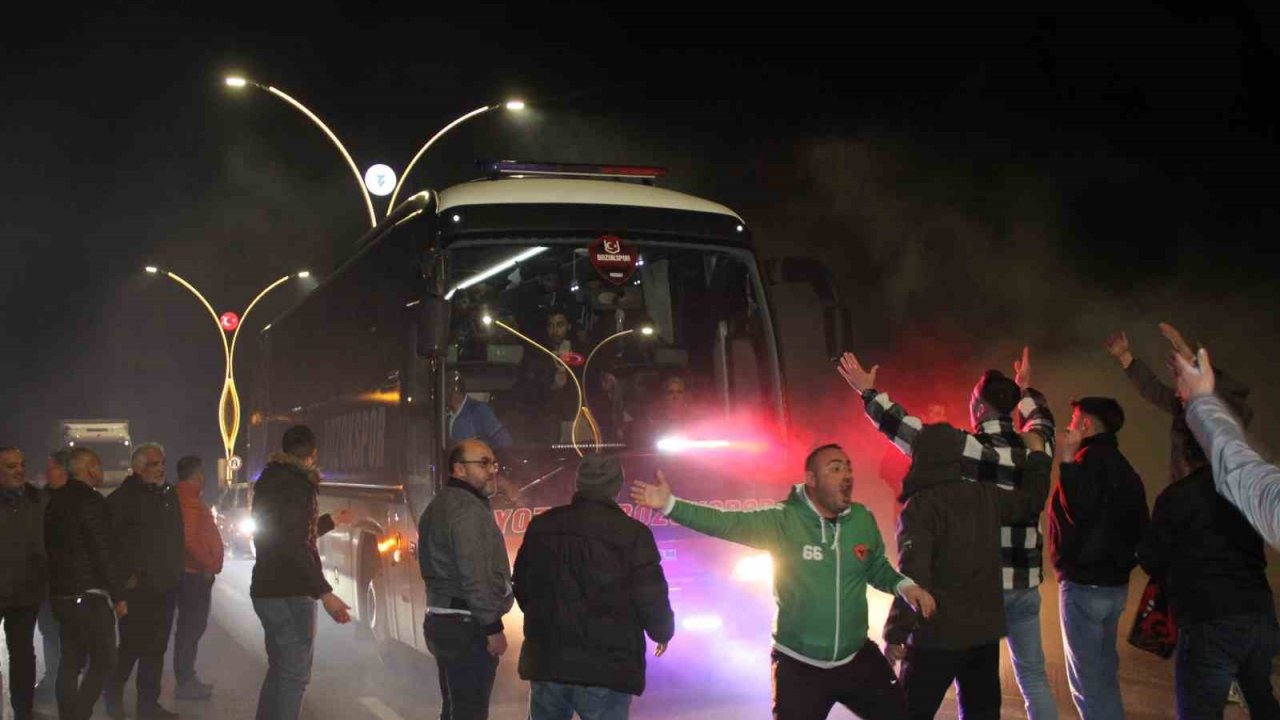 Bozokspor kafilesini taraftarlar şampiyon gibi karşıladı