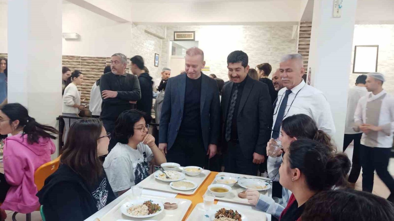 Köyceğiz Kaymakamı Maslak, iftarı öğrencilerle açtı