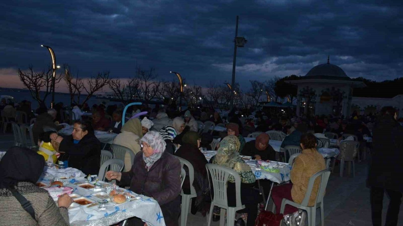 Lapseki’de sokak iftarları ilgi görüyor