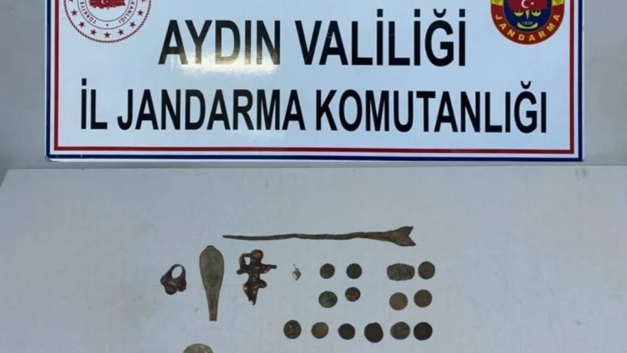 Jandarma ekipler bulunan tarihi eserleri müzeye teslim etti