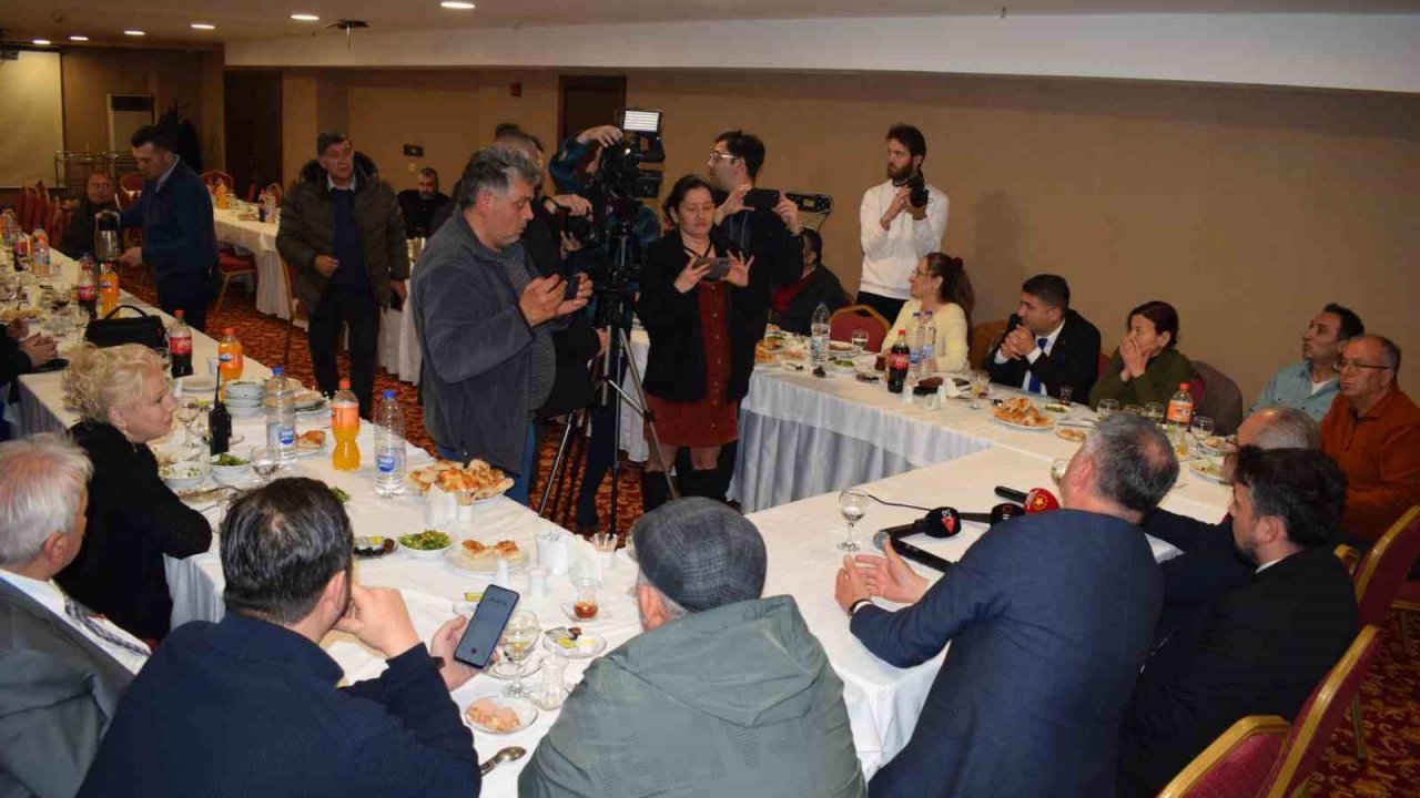 İbrahim Sezer, gazetecilerle iftarda bir araya geldi