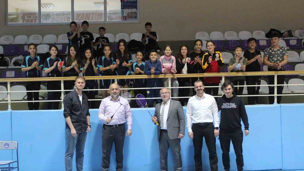 Okul Sporları ‘Badminton’ müsabakaları başladı