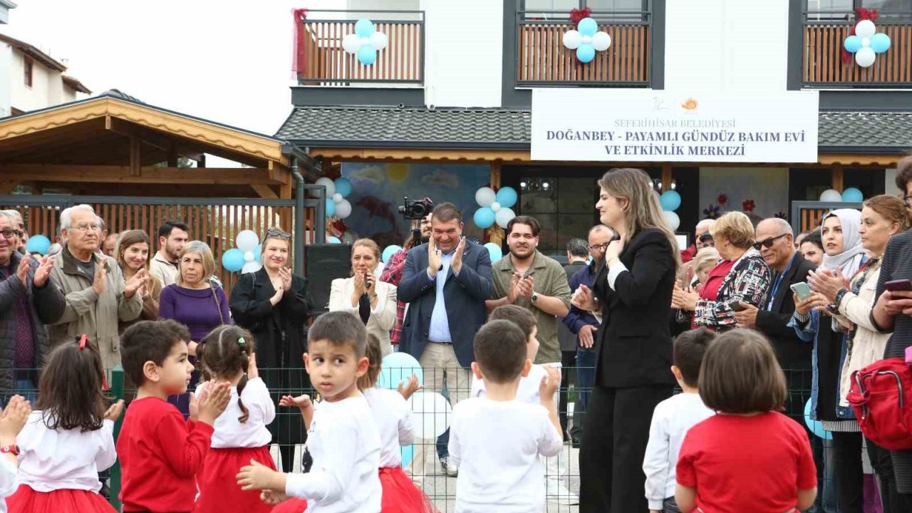 Seferihisar’da Gündüz Çocuk Bakımevi ve Oyun Sokağı açıldı