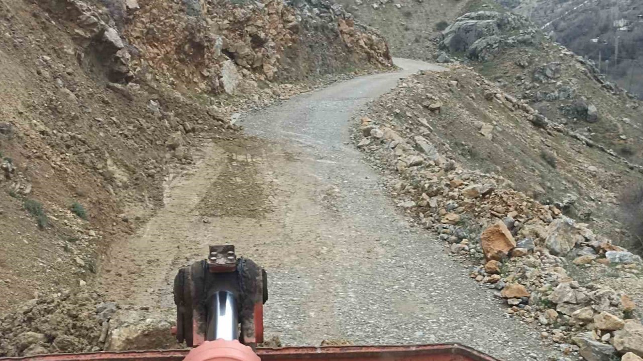 Kozluk’ta kapalı köy yollarında seçim seferberliği başlatıldı