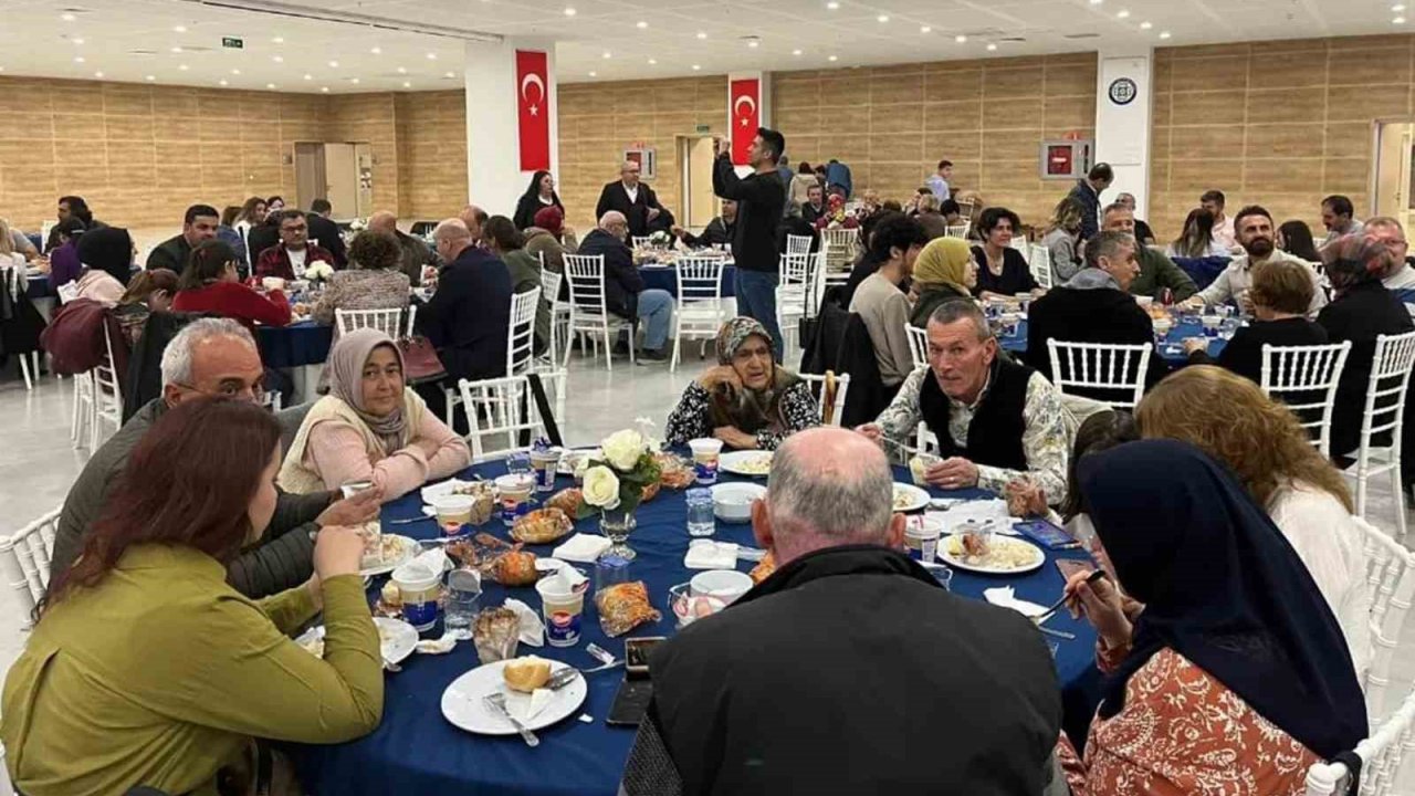 Konyalılar ve Karamanlılar iftarda buluştu