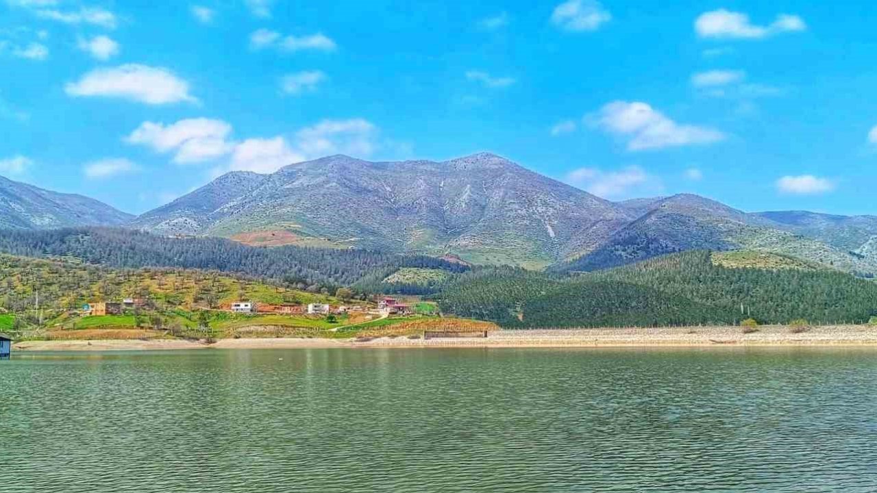 Kahramanmaraş’ta Kızıleniş Göleti kendine hayran bırakıyor