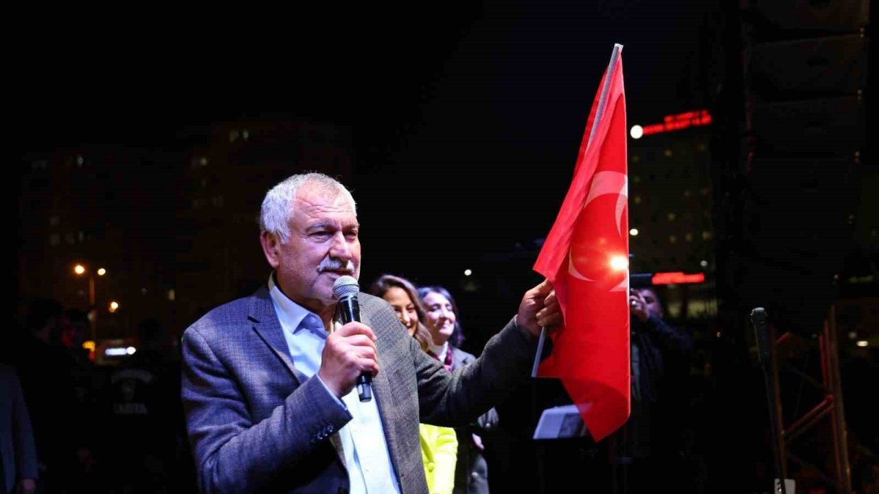 CHP Adana’da hem büyükşehir hem de 9 ilçeyi kazandı