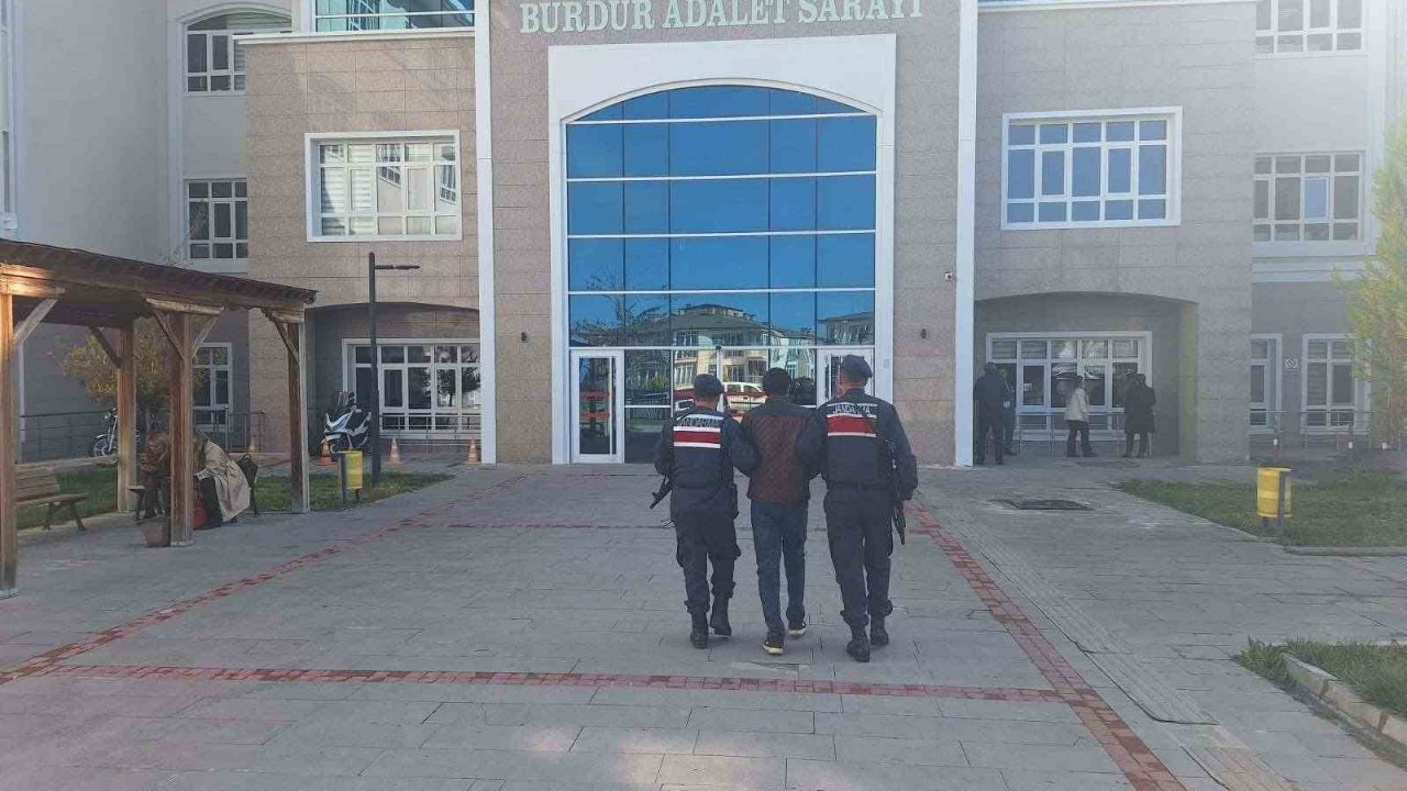 Burdur’da asayiş uygulamalarında yakalanan 13 firari hükümlü cezaevine gönderildi