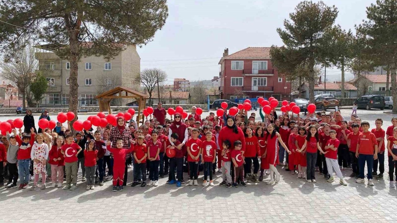 Hisarcık Cumhuriyet İlkokulunda “Otizme Kırmızı Işık Yak” etkinliği