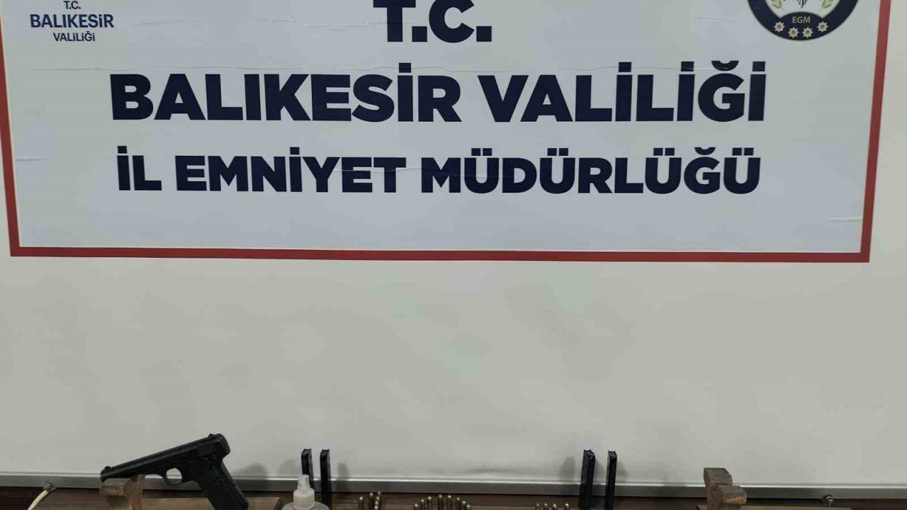 Bandırma’da iki şahıs uyuşturucu madde ve ruhsatsız silahla yakalandı