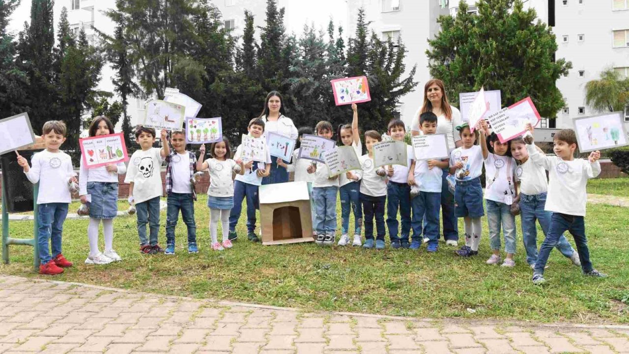 Konyaaltı’nda minikler sokak hayvanlarını unutmadı