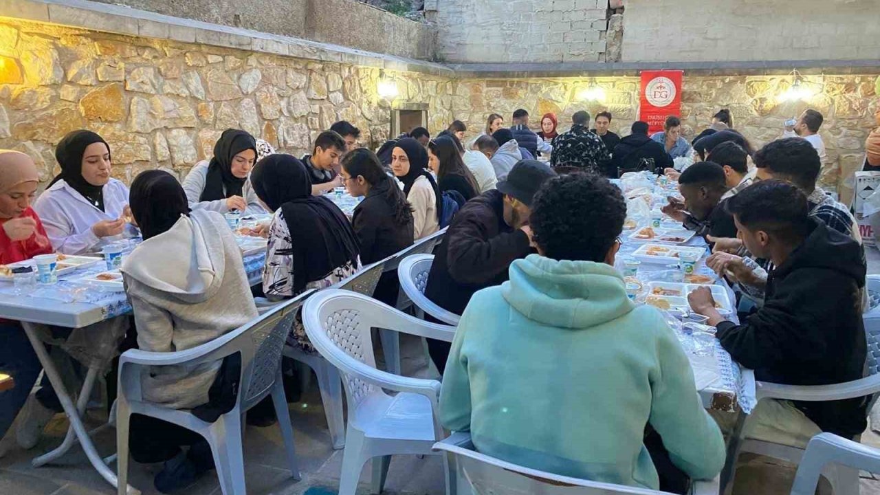 Eskişehir İl Müftülüğü gençlerle iftarda buluştu