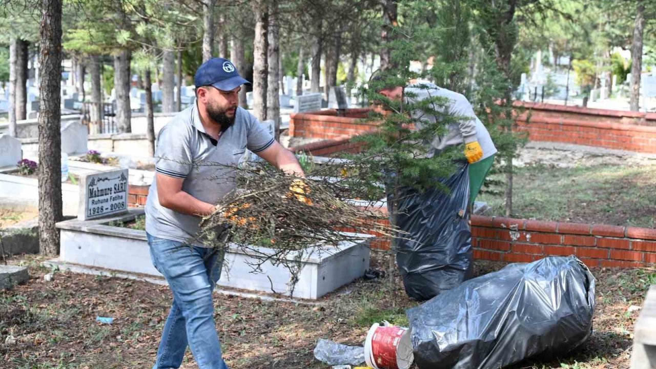 Arefe günü ilçe mezarlığına ücretsiz otobüs seferleri