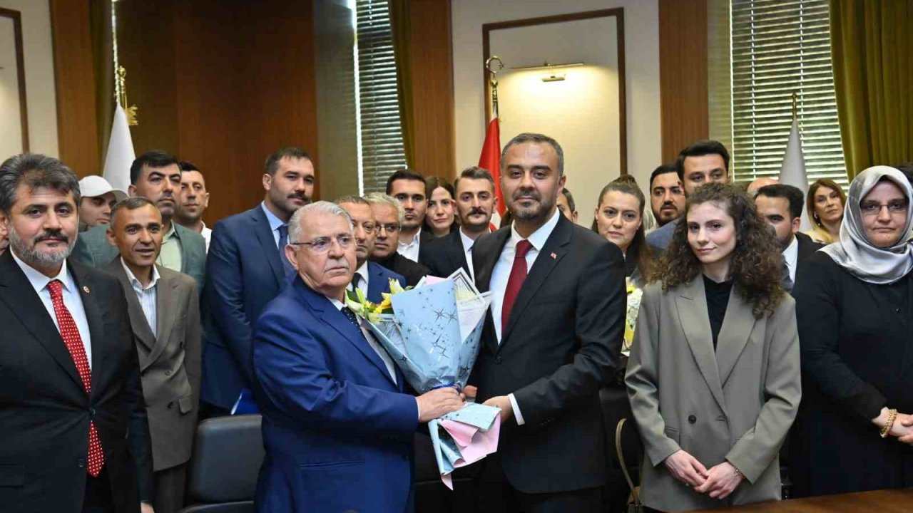 Onikişubat Belediyesi’nde yeni başkan Hanifi Toptaş mazbatasını aldı