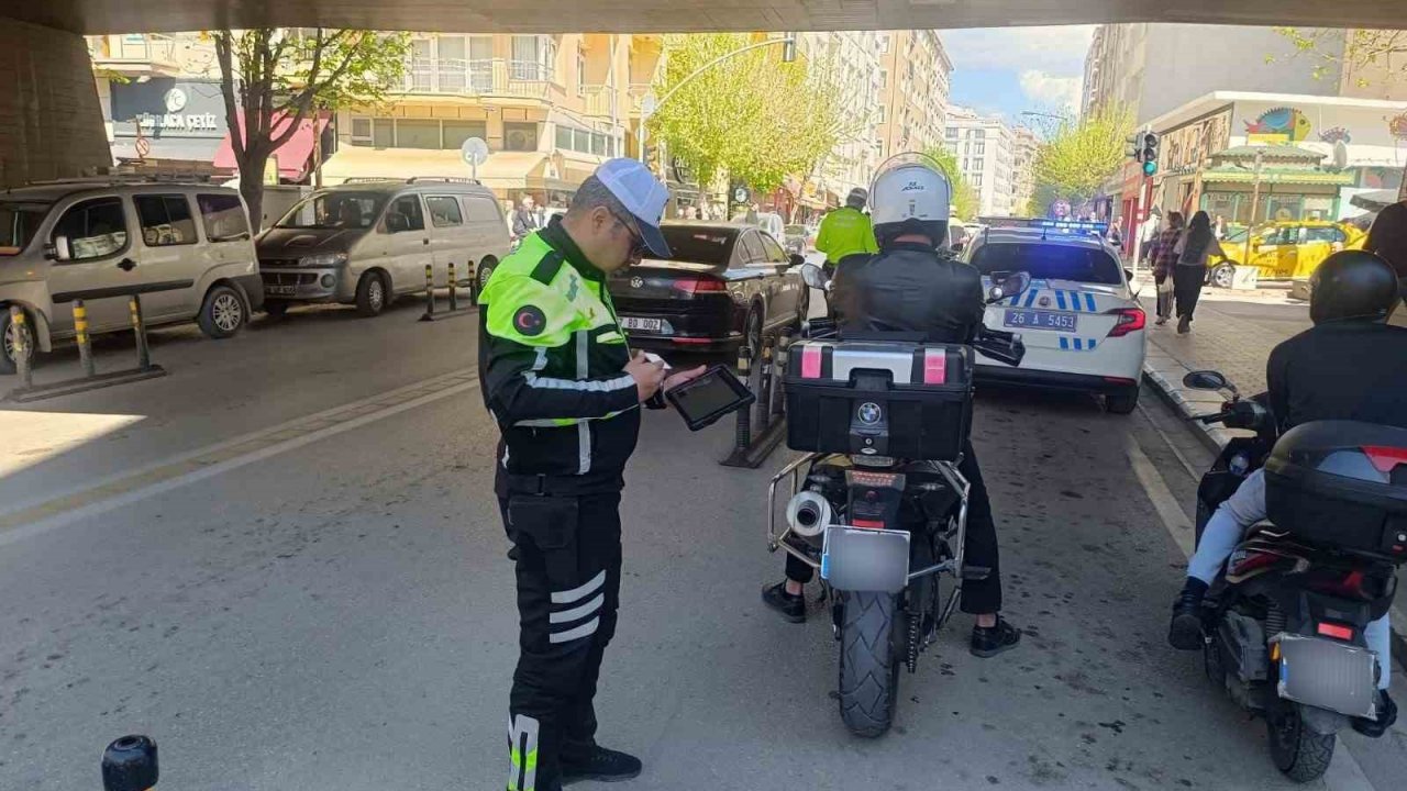 Trafik kurallarını ihlal eden 41 motosiklet sürücüsüne ceza kesildi