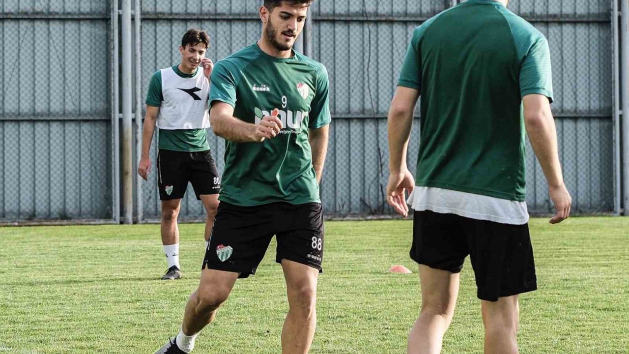 Bursaspor, pas ve sonuçlandırma çalışması yaptı