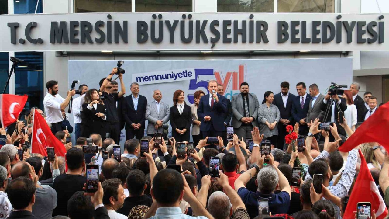 Mersin’de yeniden seçilen Vahap Seçer, mazbatasını aldı