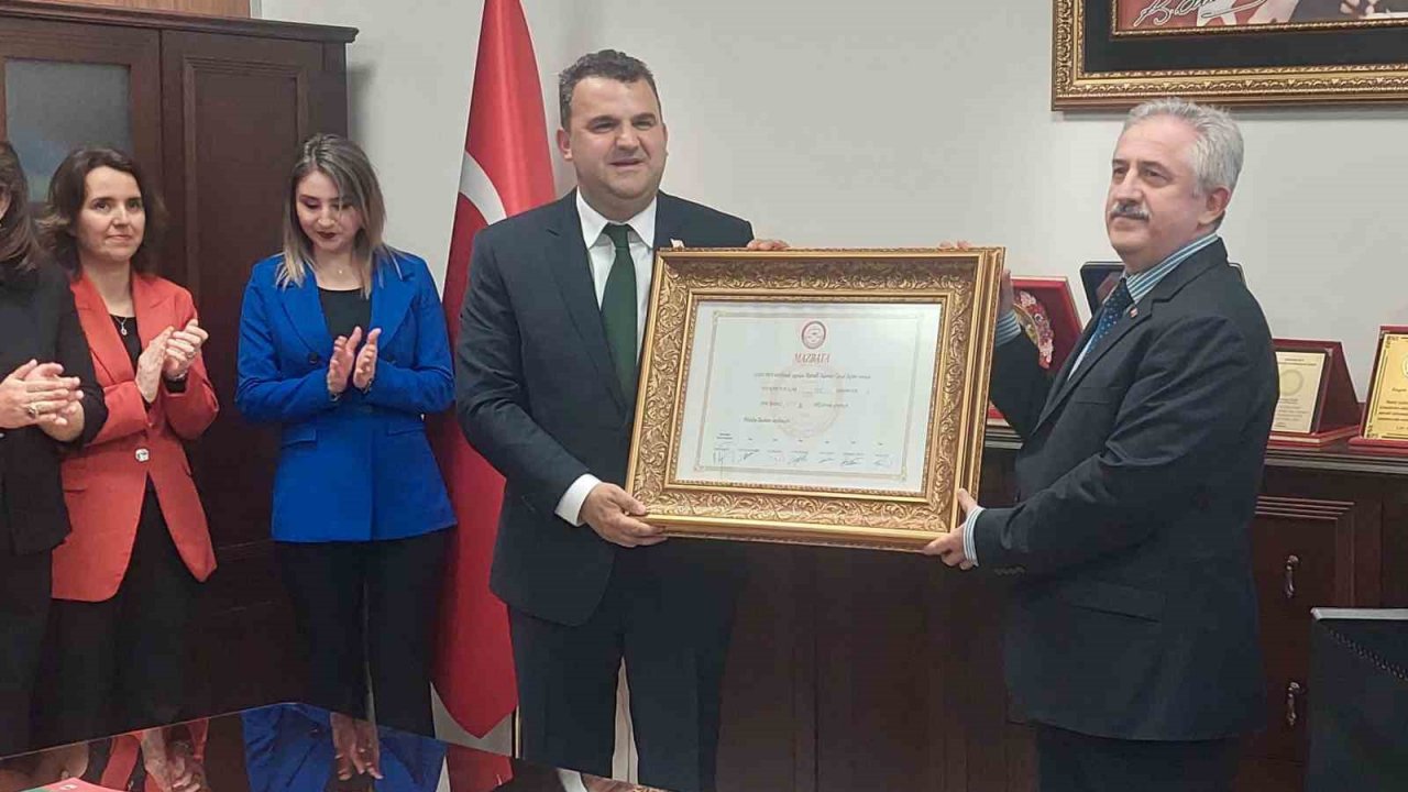 Yeni başkanlar mazbatalarını aldı