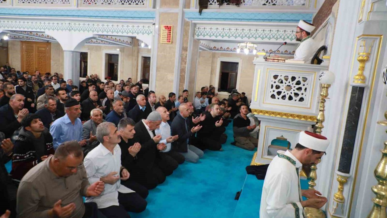 Hakkari’de Kadir Gecesi idrak edildi