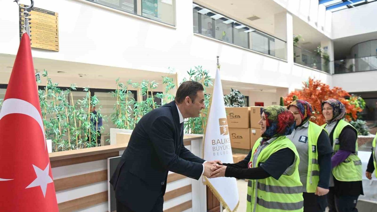 Başkan Akın, Büyükşehir personeliyle bayramlaştı