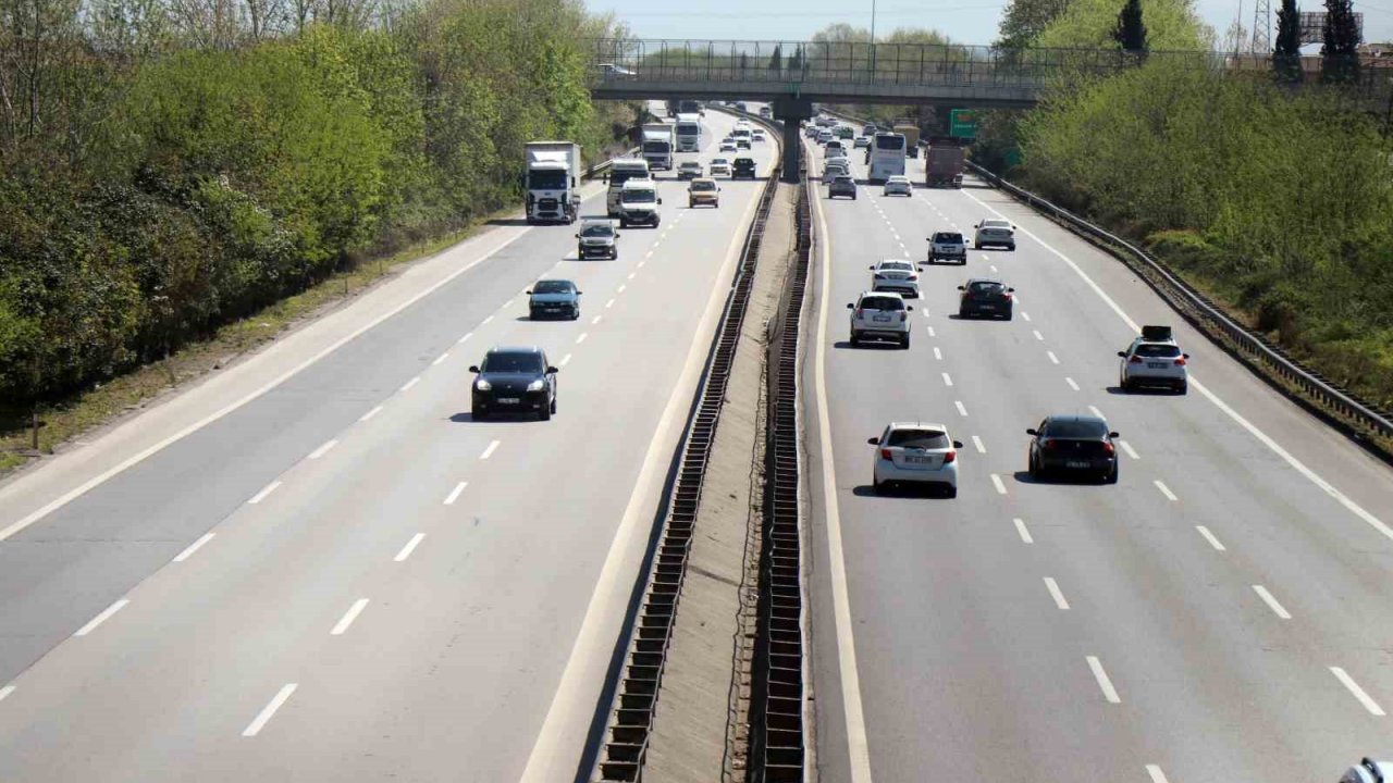 Anadolu Otoyolu Sakarya geçişinde akıcı bayram trafiği