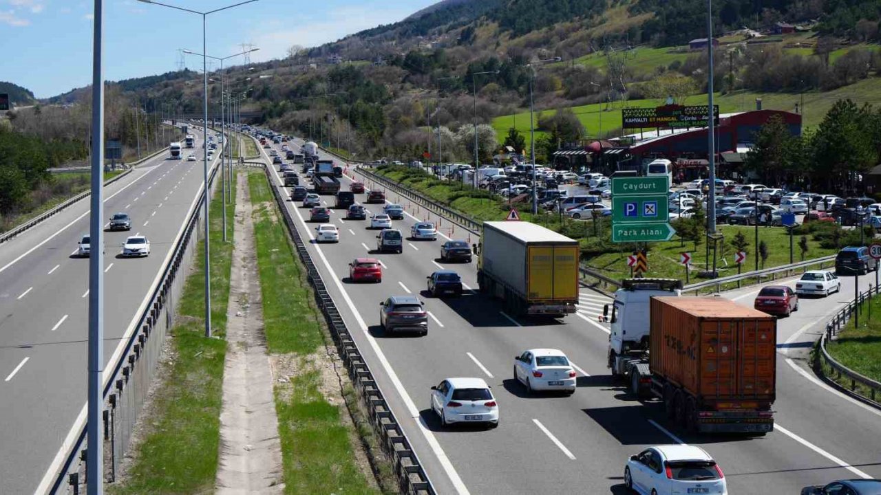 Bayram göçü sürüyor: Trafik durma noktasına kadar geliyor