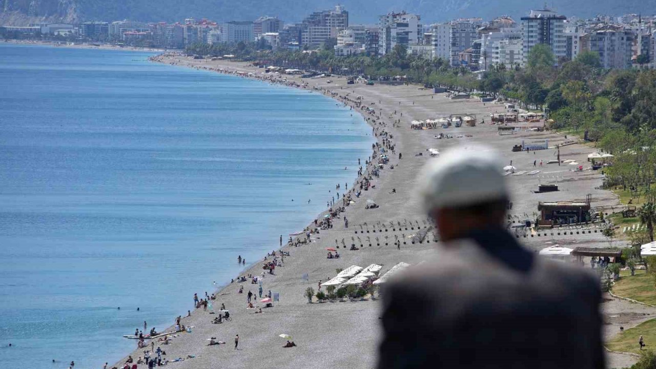 9 günlük bayram tatili Antalya’da Nisan’ı Haziran’a çevirdi