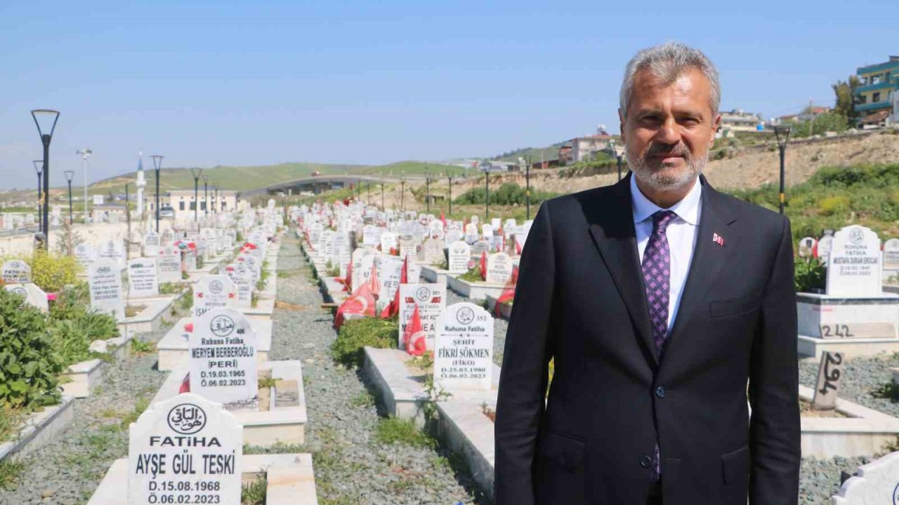 Hatay Büyükşehir Belediye Başkanı Öntürk’den ilk ziyaret deprem şehitliğine