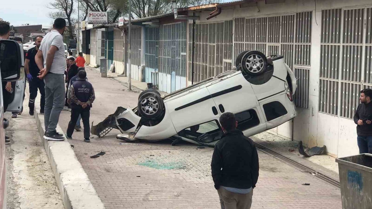 Konya’da hafif ticari araç takla attı: 1 yaralı