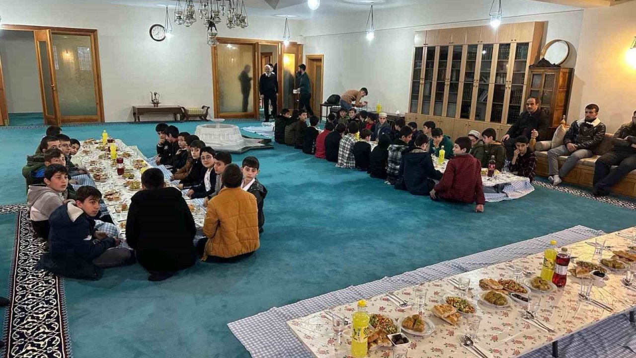 Alvarlı Efe Hazretleri Vakfı’ndan iftar bereketi