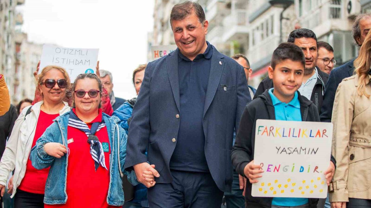 Başkan Tugay 2’nci İzmir Otizm Yürüyüşü’ne katıldı