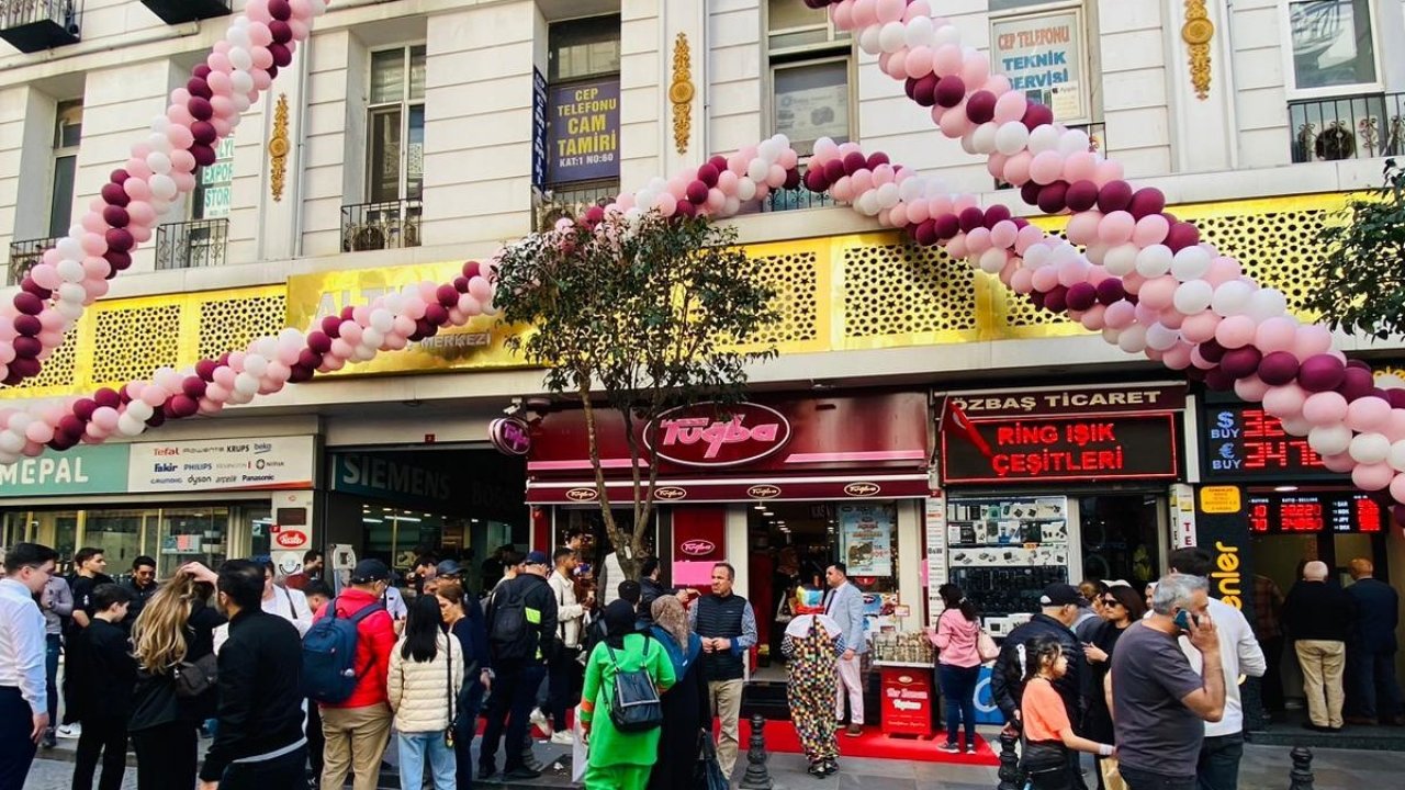 Tuğba Kuruyemiş, İstanbul’daki 8. şubesini halkla buluşturdu