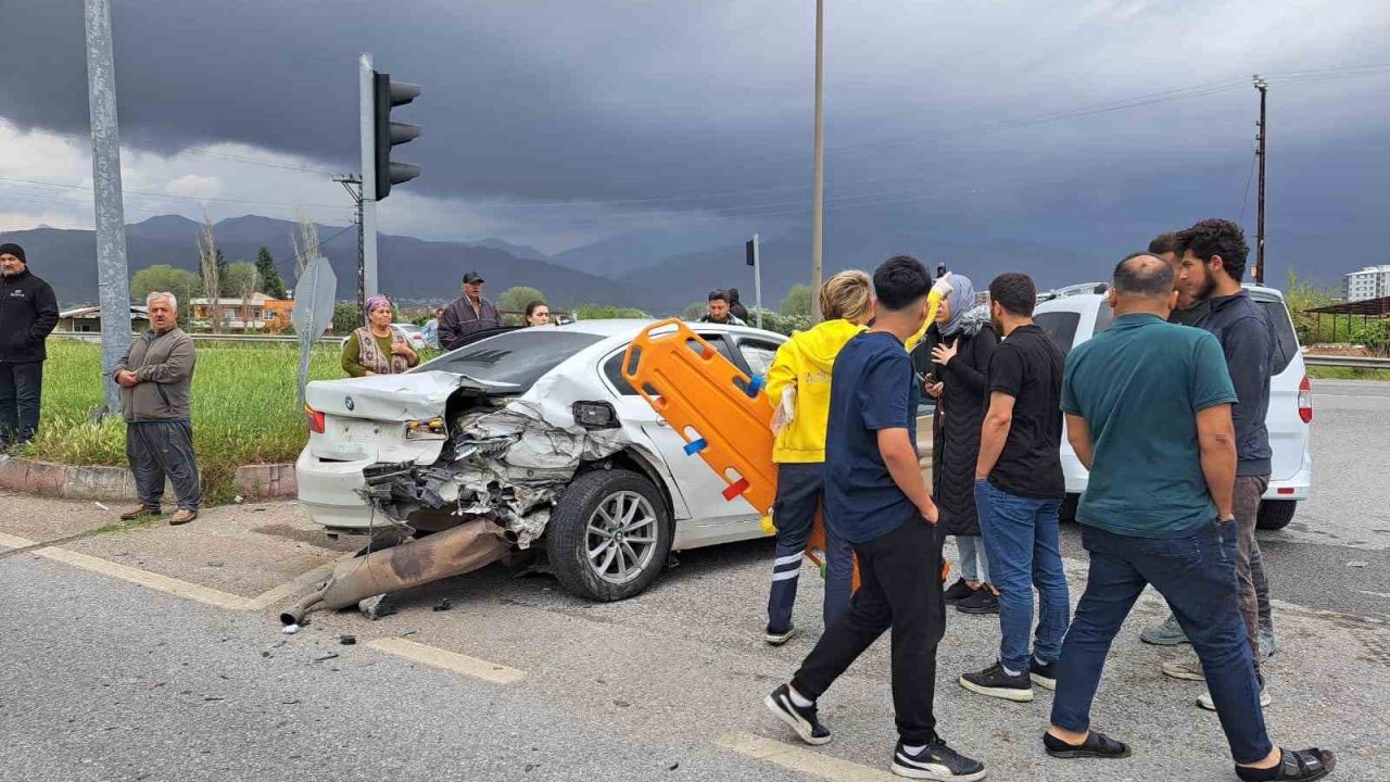 Hatay’da 3 aracın karıştığı kazada 7 kişi yaralandı