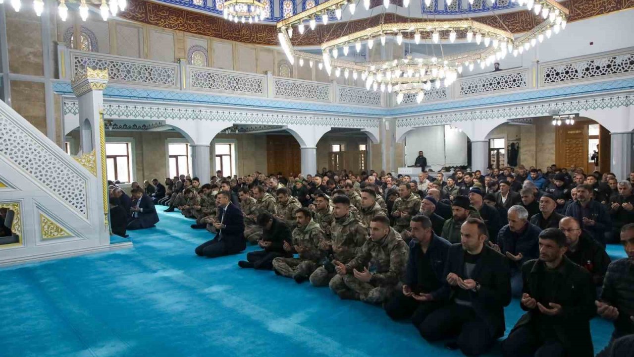 Hakkari’de şehitler için mevlit okutuldu