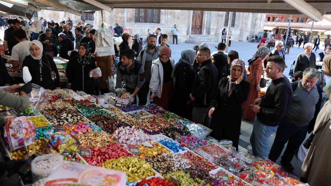 Bayram alışverişinde son gün yoğunluğu