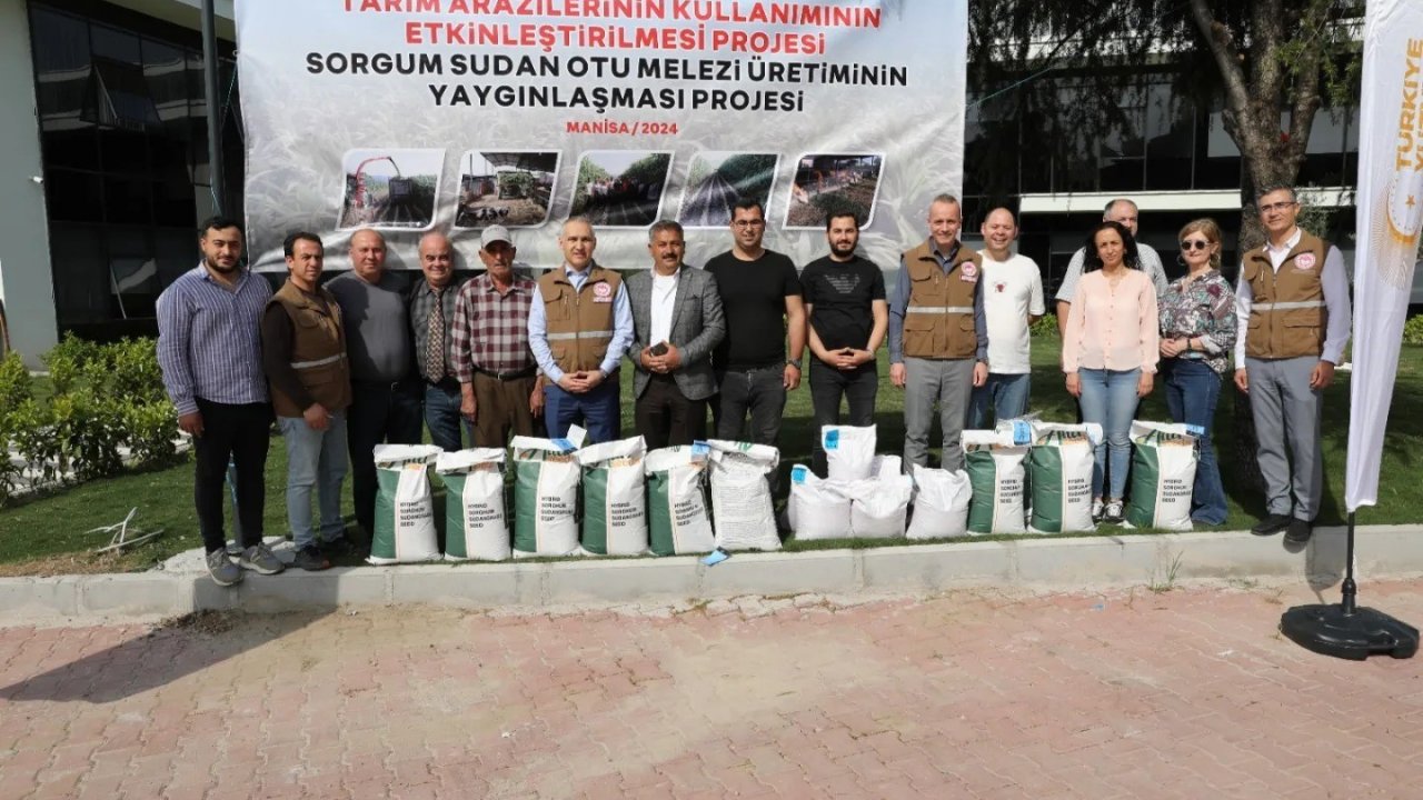 Manisalı çiftçilere 3 bin 100 kilo sorgum tohumu dağıtıldı