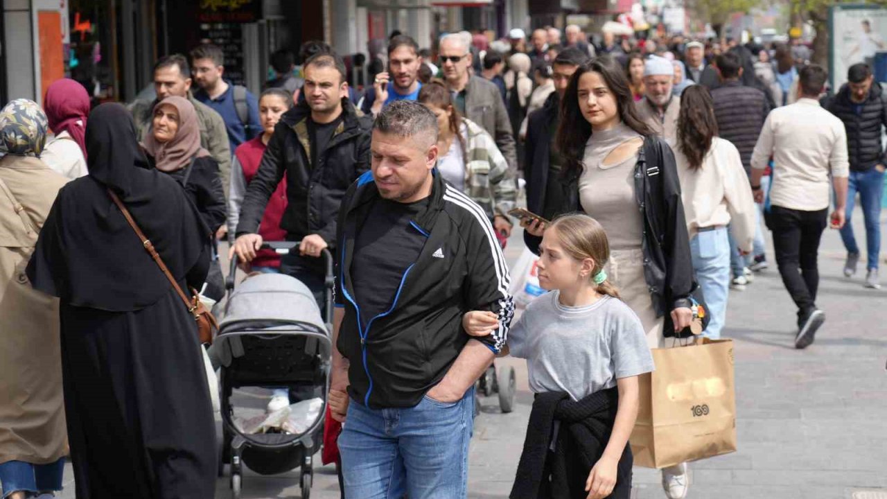 Erzincan’da çarşı ve pazarda bayram yoğunluğu yaşanıyor