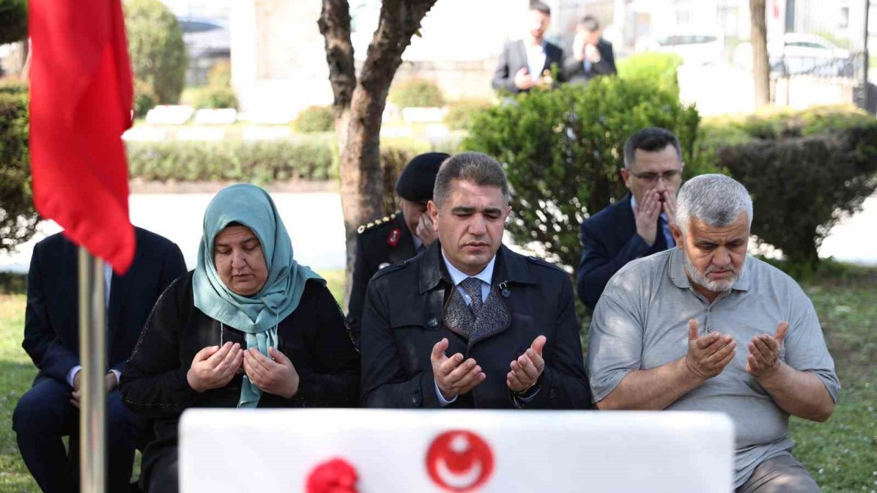 Düzce’de bayramda şehitler unutulmadı