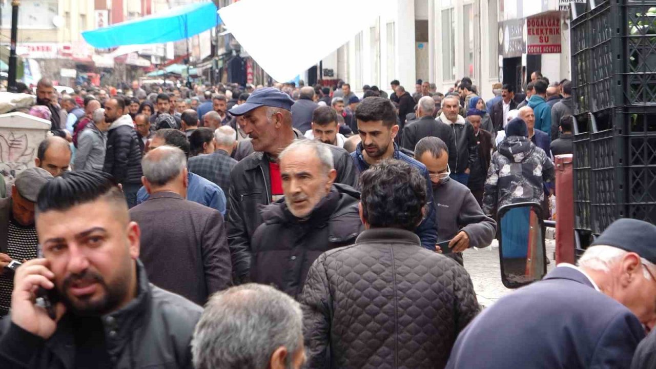 Van’da bayram alışverişinde son gün yoğunluğu